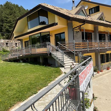 Fd Lorichella Hotell Lorica Eksteriør bilde